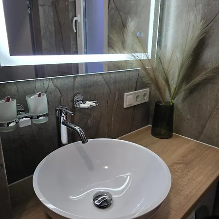 Demar Vakarchuka Apartment Lviv